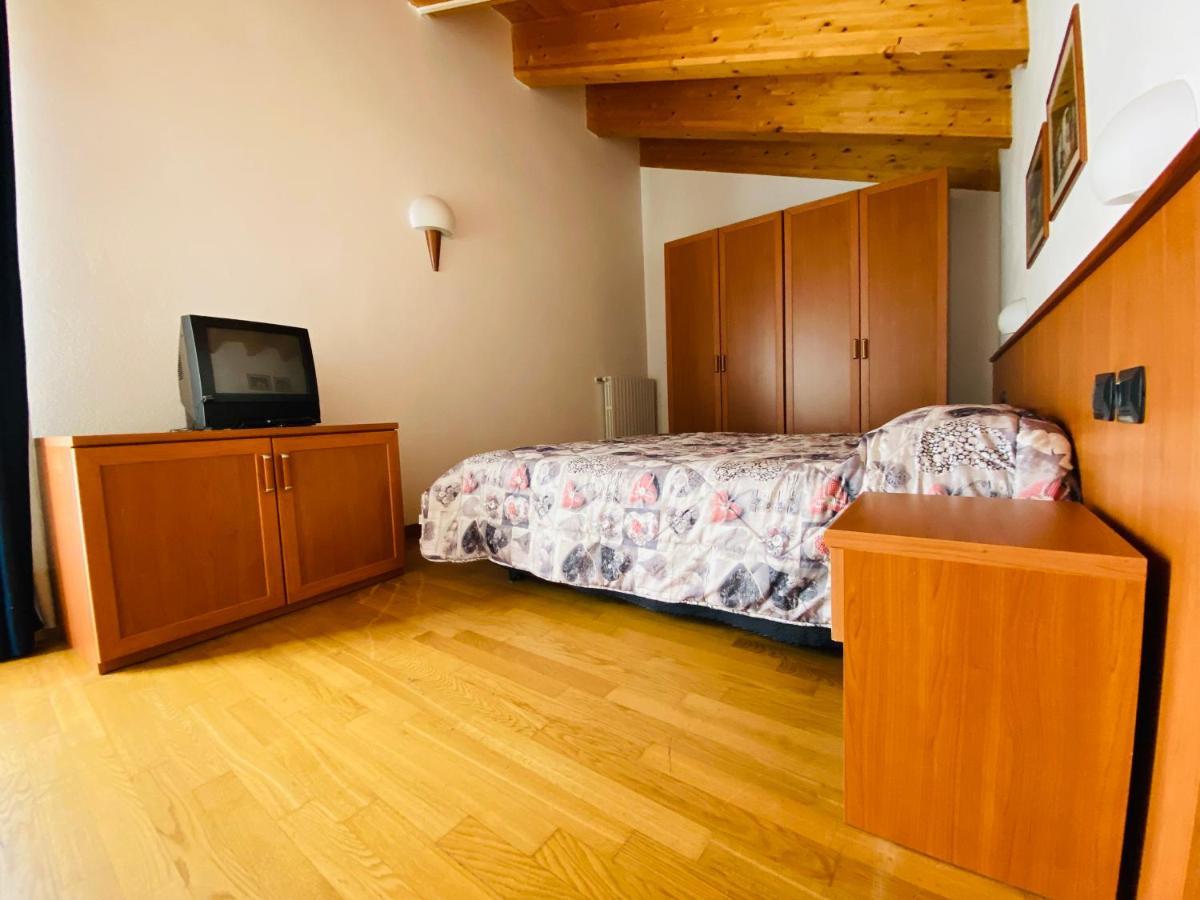 Residence Pizzo Scalino 키에사인발마렌코 외부 사진