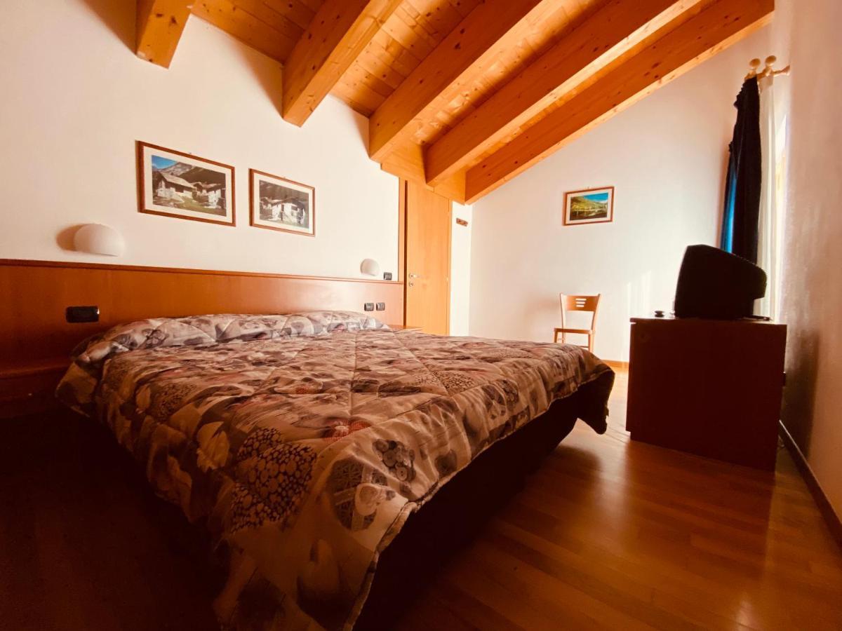 Residence Pizzo Scalino 키에사인발마렌코 외부 사진