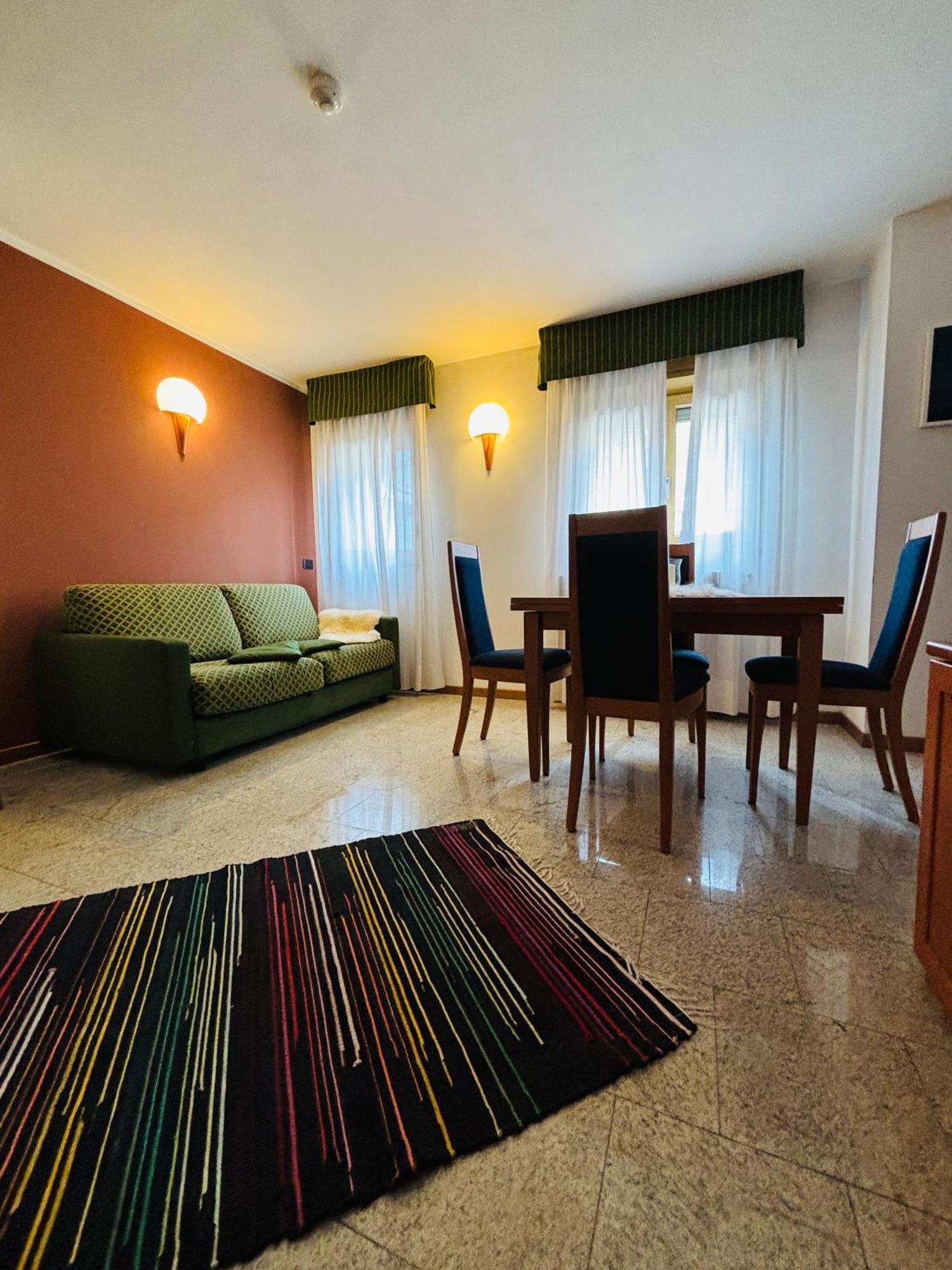 Residence Pizzo Scalino 키에사인발마렌코 외부 사진